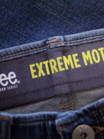 Lee hombres jeans con pernera tapered y corte recto Extreme Motion negro ropa Z6H6F525 - Image 5