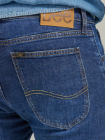 Lee hombres Vaqueros cónicos ajustados Luke de la colección europea Kansas desgastado oscuro ropa Z6H6F671 - Image 5