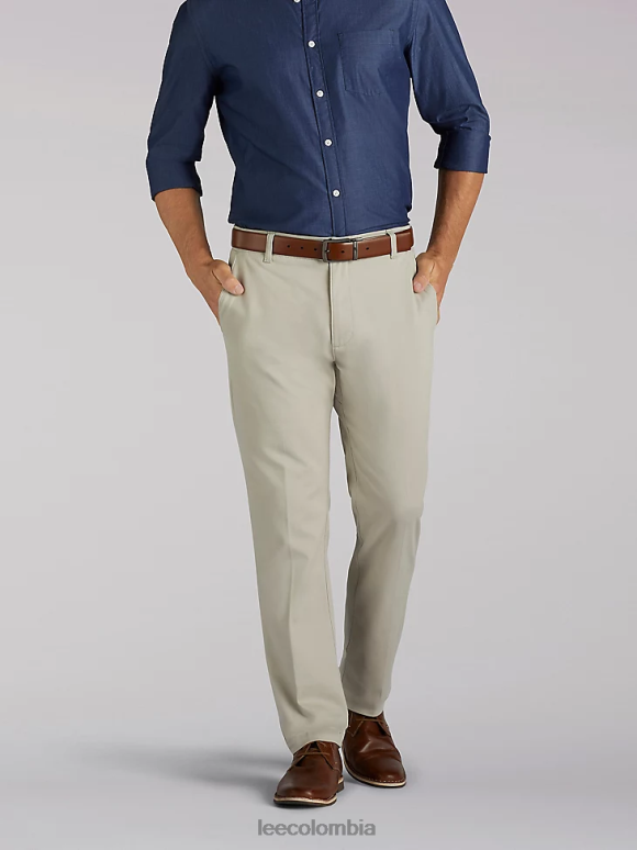 Lee hombres pantalón caqui de ajuste relajado de movimiento extremo paloma ropa Z6H6F737