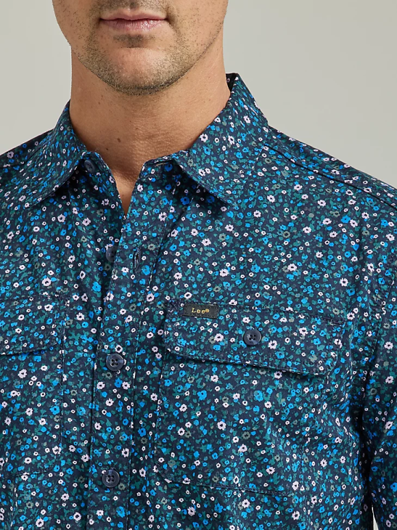 Lee hombres camisa trabajadora floral de manga corta Extreme Motion remache estampado floral azul marino ropa Z6H6F898